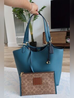 Coach Day Tote True Blue Leather NWT + Zip Pouch